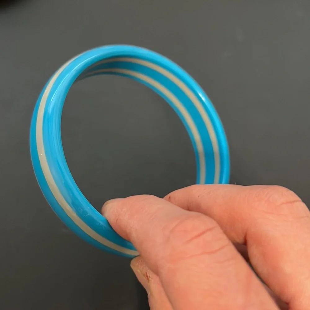 Vintage Plastic Bangle Bracelet, Blue, Gray, Striped, Retro, Boho - Picture 6 of 7